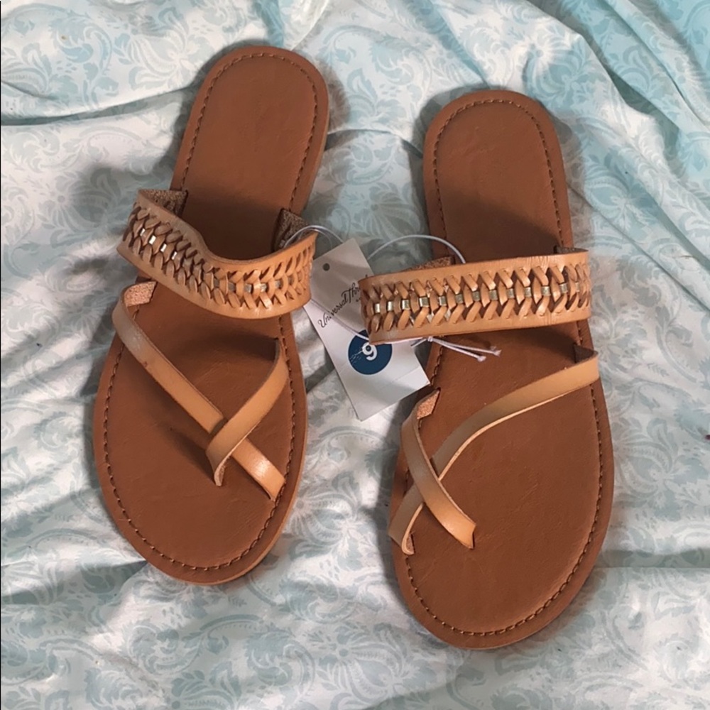 Universal Thread Sandals